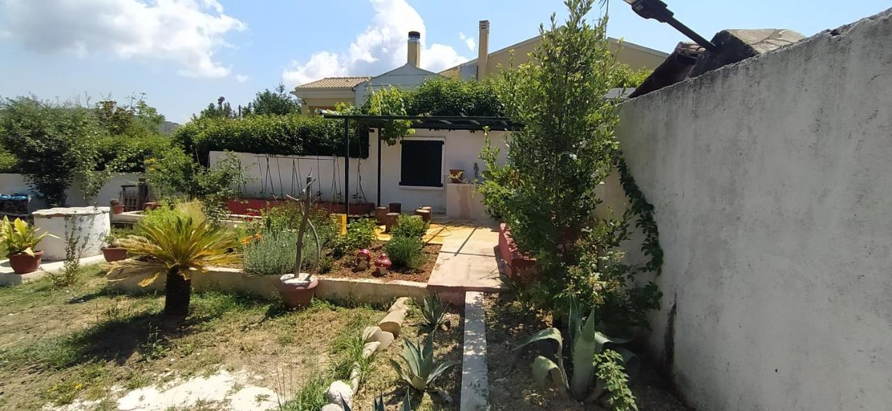 House In The Country Guest House Vatos Bagian luar foto