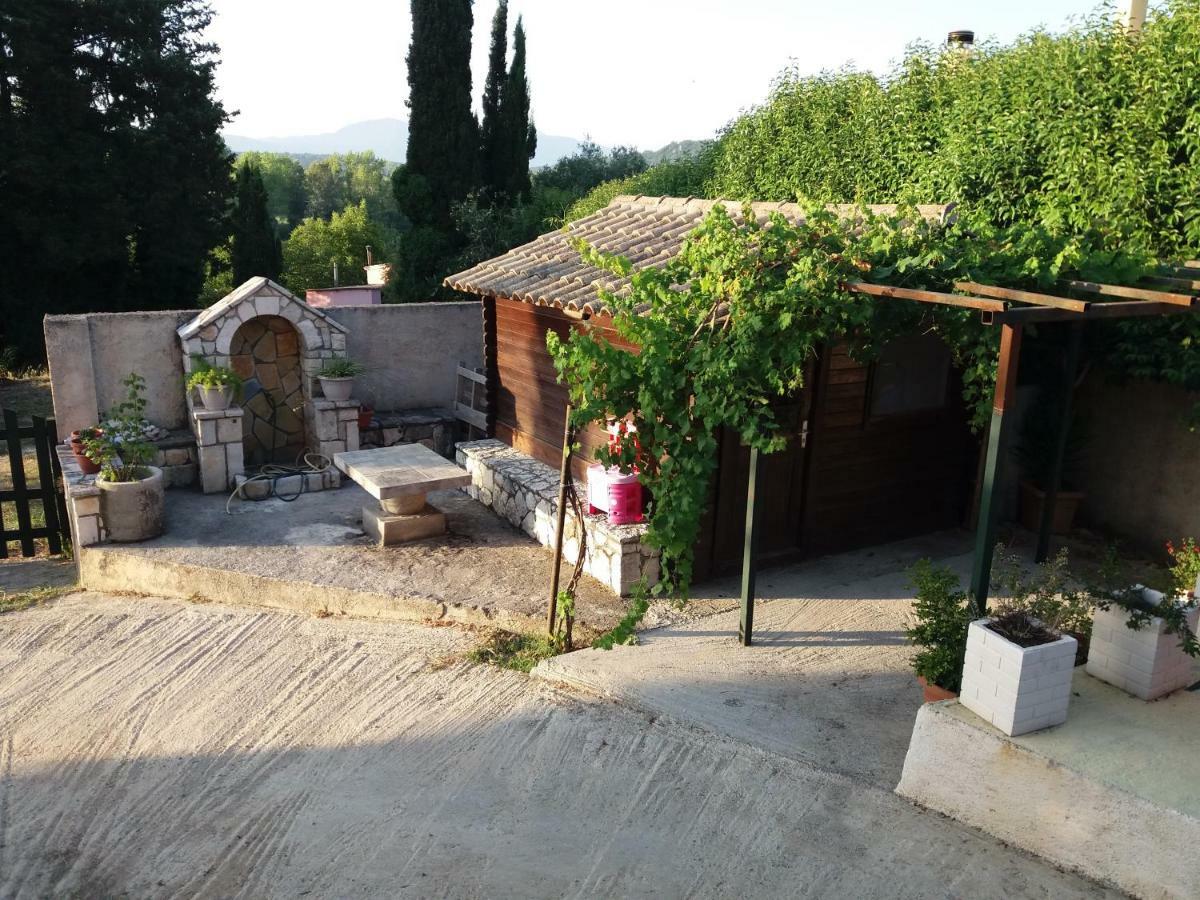 House In The Country Guest House Vatos Bagian luar foto